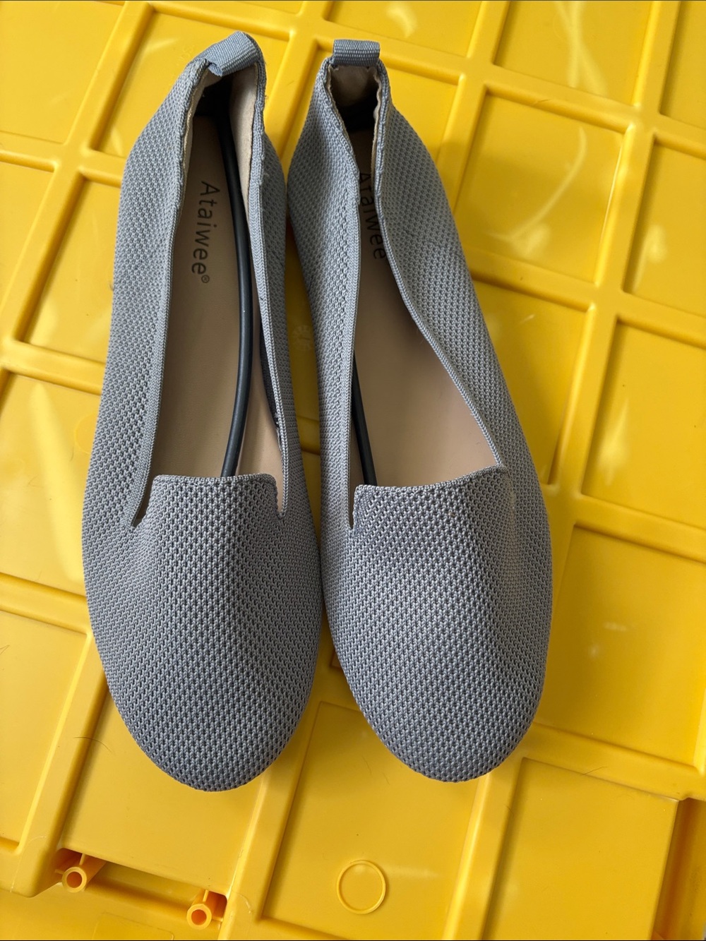 Ataíwee Gray Knit Slip-On Flats for Women